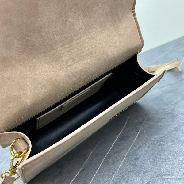 Jacquemus Le Grand Bambino - Affordable Luxury bags